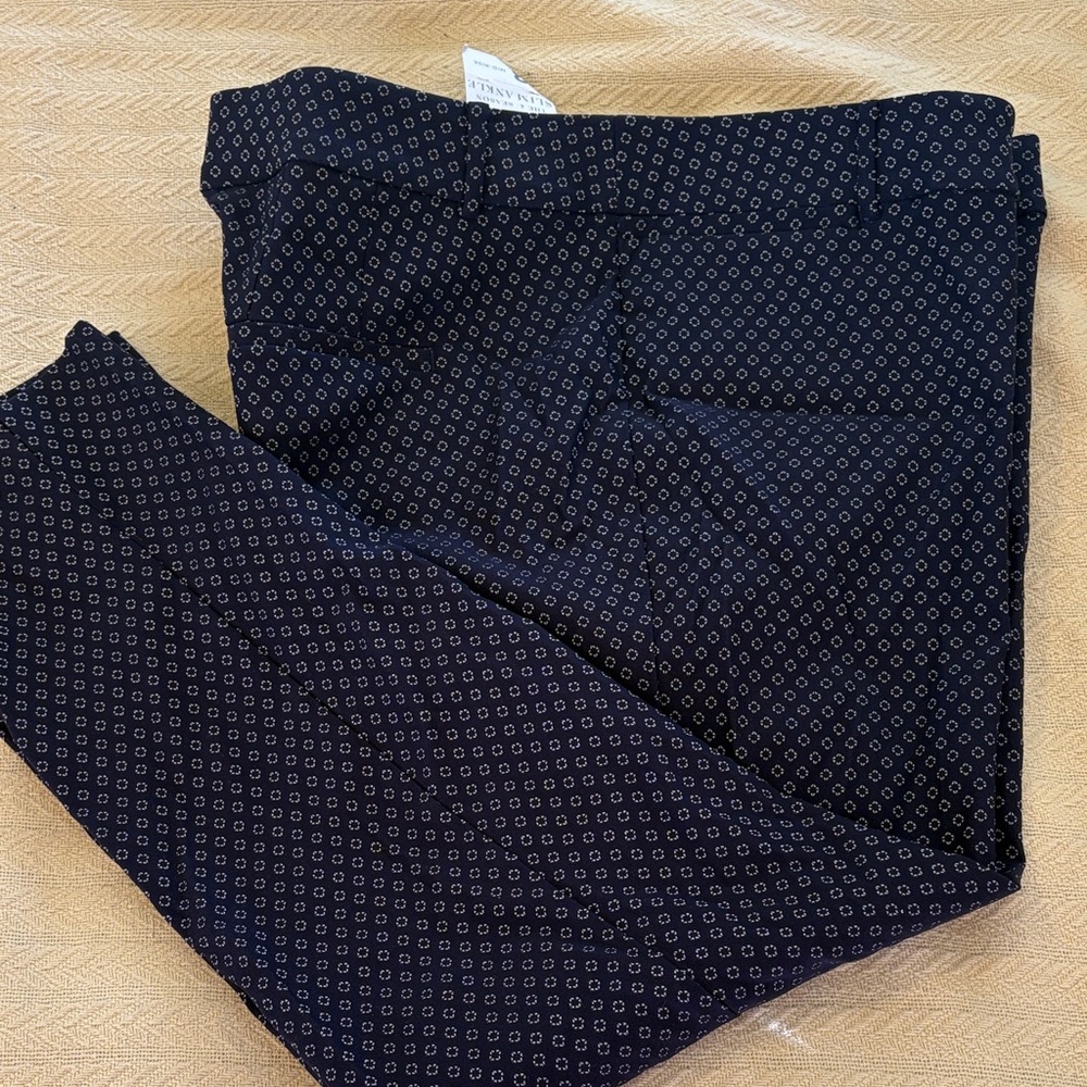 NWT 18 Lane Bryant Mid Rise Navy silver Patterned slim ankle Pants